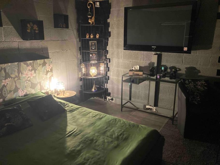 Vip Lounge Appartement Avec Jacuzzi Et Jardin Andenne Екстер'єр фото
